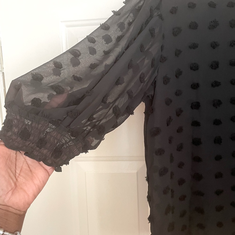18 Centimeters black sheer blouse 3D polka dots & quarter elastic sleeves - Picture 4 of 4